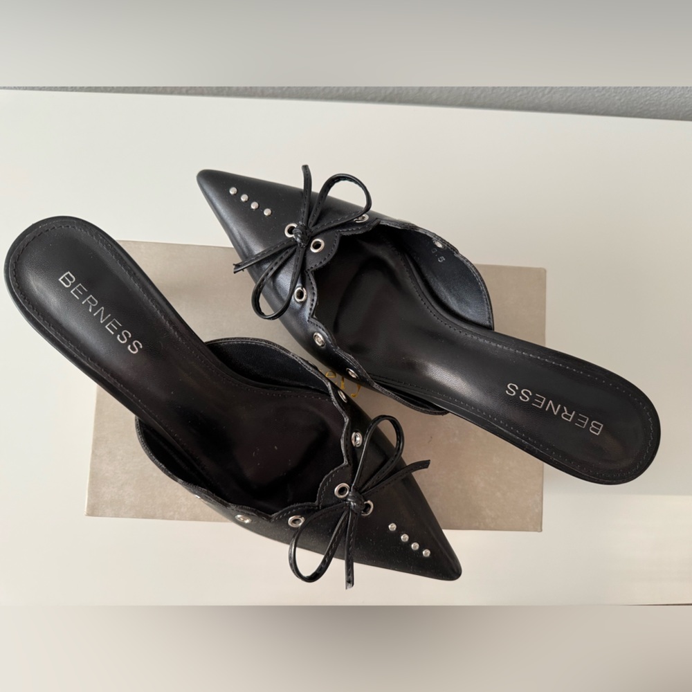 Berness Black Women's Mules with Bow Accent